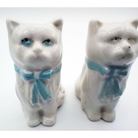 Salt & Pepper Shakers Vintage White Ceramic Kittens w Blue Bows 2 Inch Stoppers - Picture 3 of 14